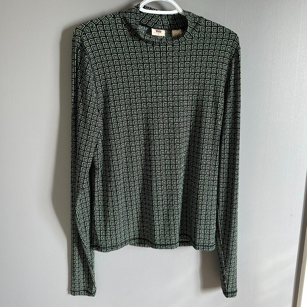 Levi's XL Slim Fit long sleeve shirt with thumb holes in sleeves NWT